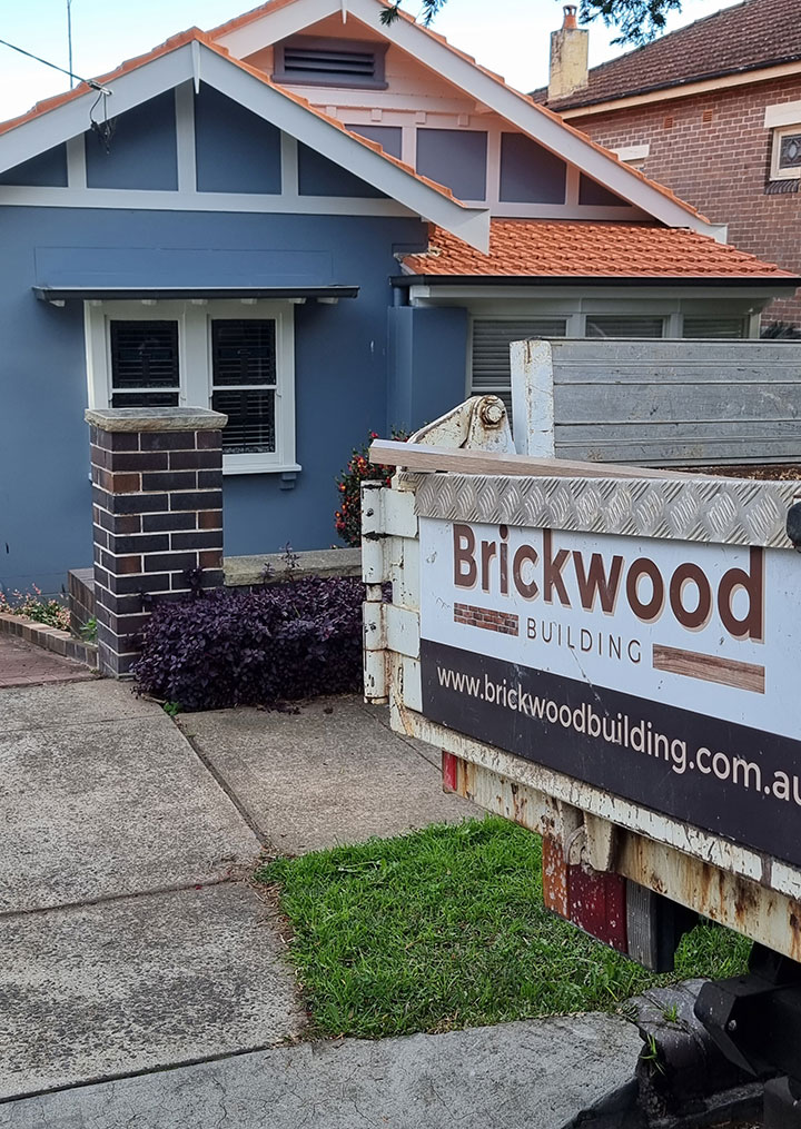 brickwood-building-truck